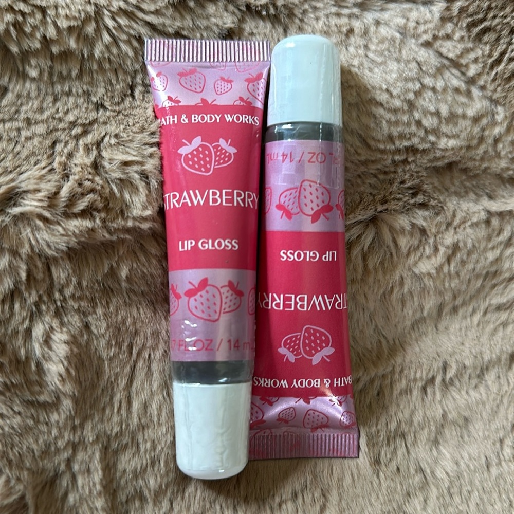 Bath&Body Works strawberry 🍓 poundcake lip gloss (2)